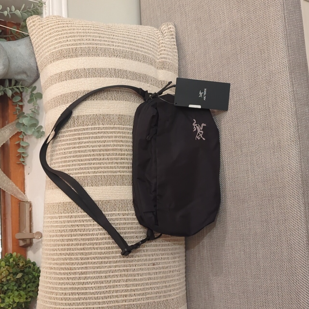 NWT Arc'teryx Heliad 6 Crossbody Bag
